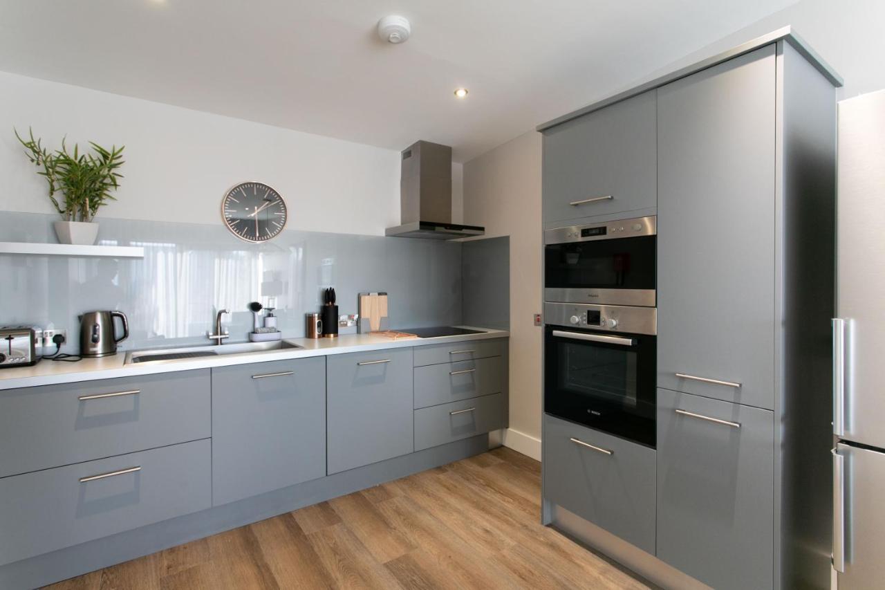 Custom House Apartments Нюри Екстериор снимка