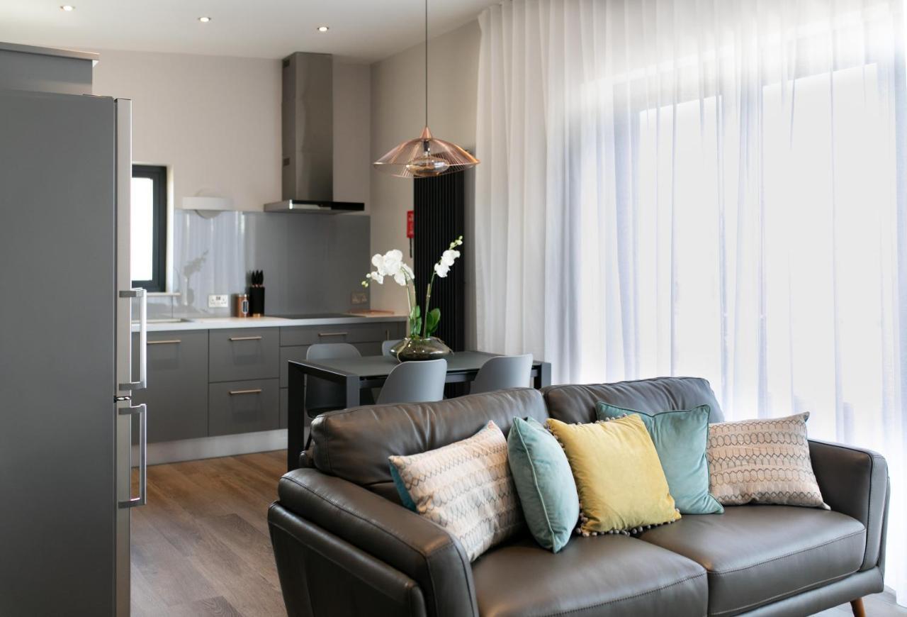 Custom House Apartments Нюри Екстериор снимка