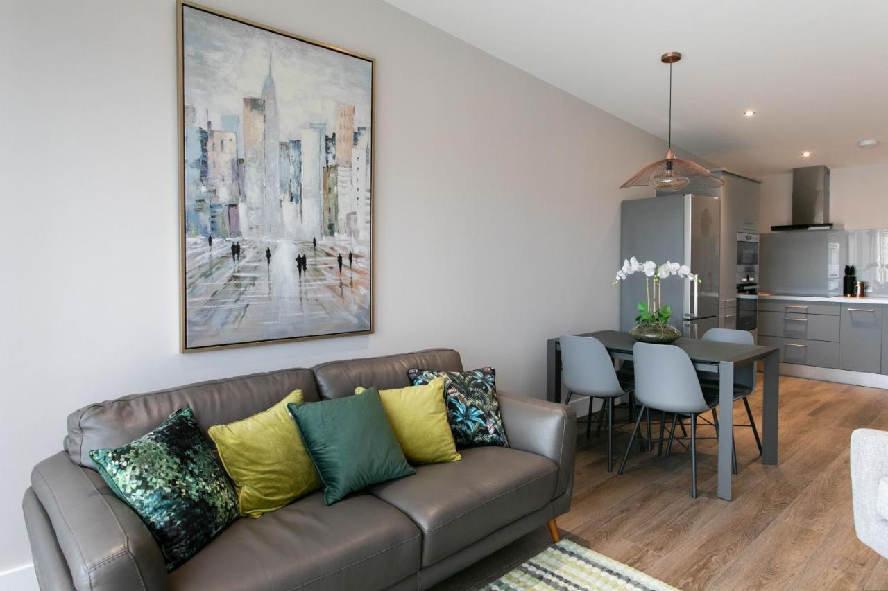 Custom House Apartments Нюри Екстериор снимка