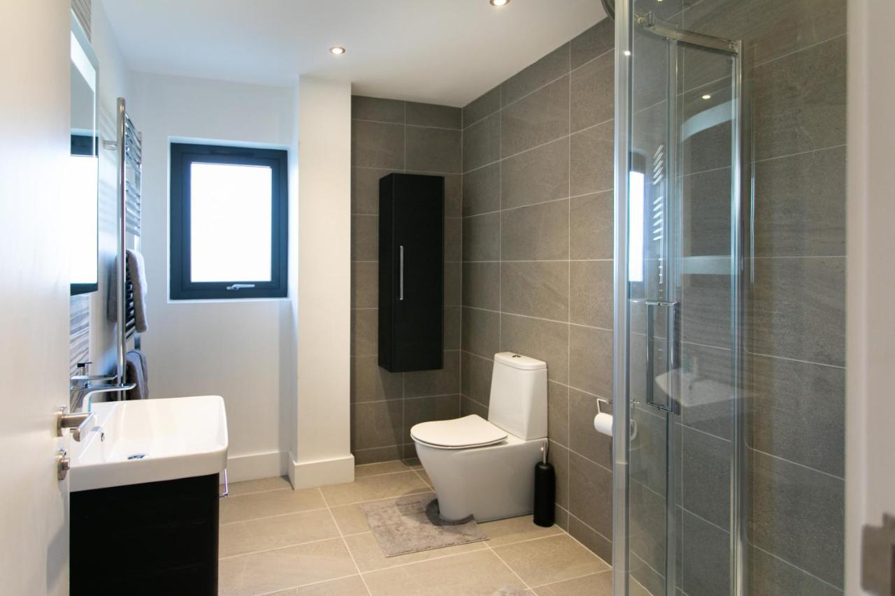 Custom House Apartments Нюри Екстериор снимка